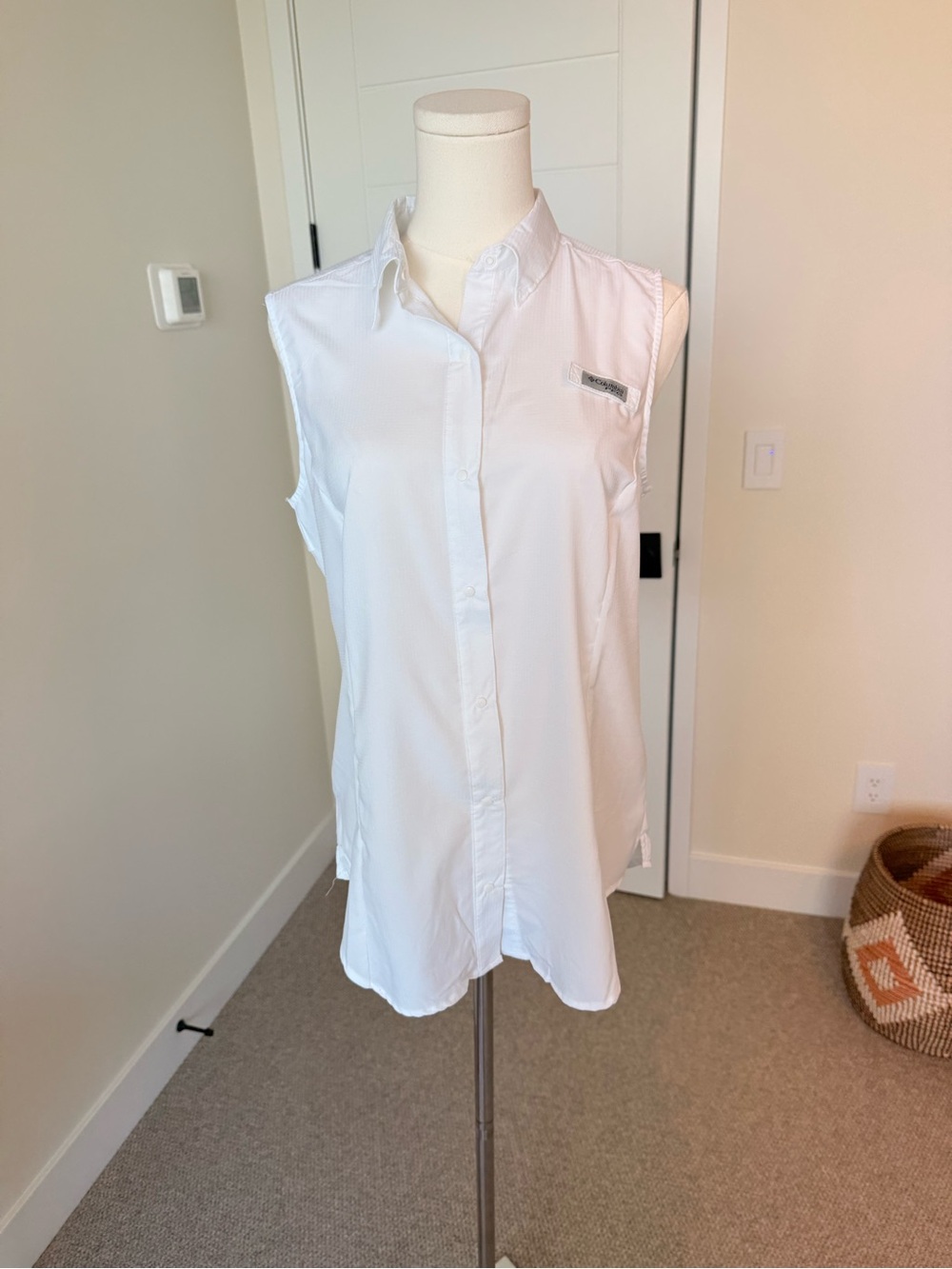 Columbia Sleeveless White Button-Up Shirt -